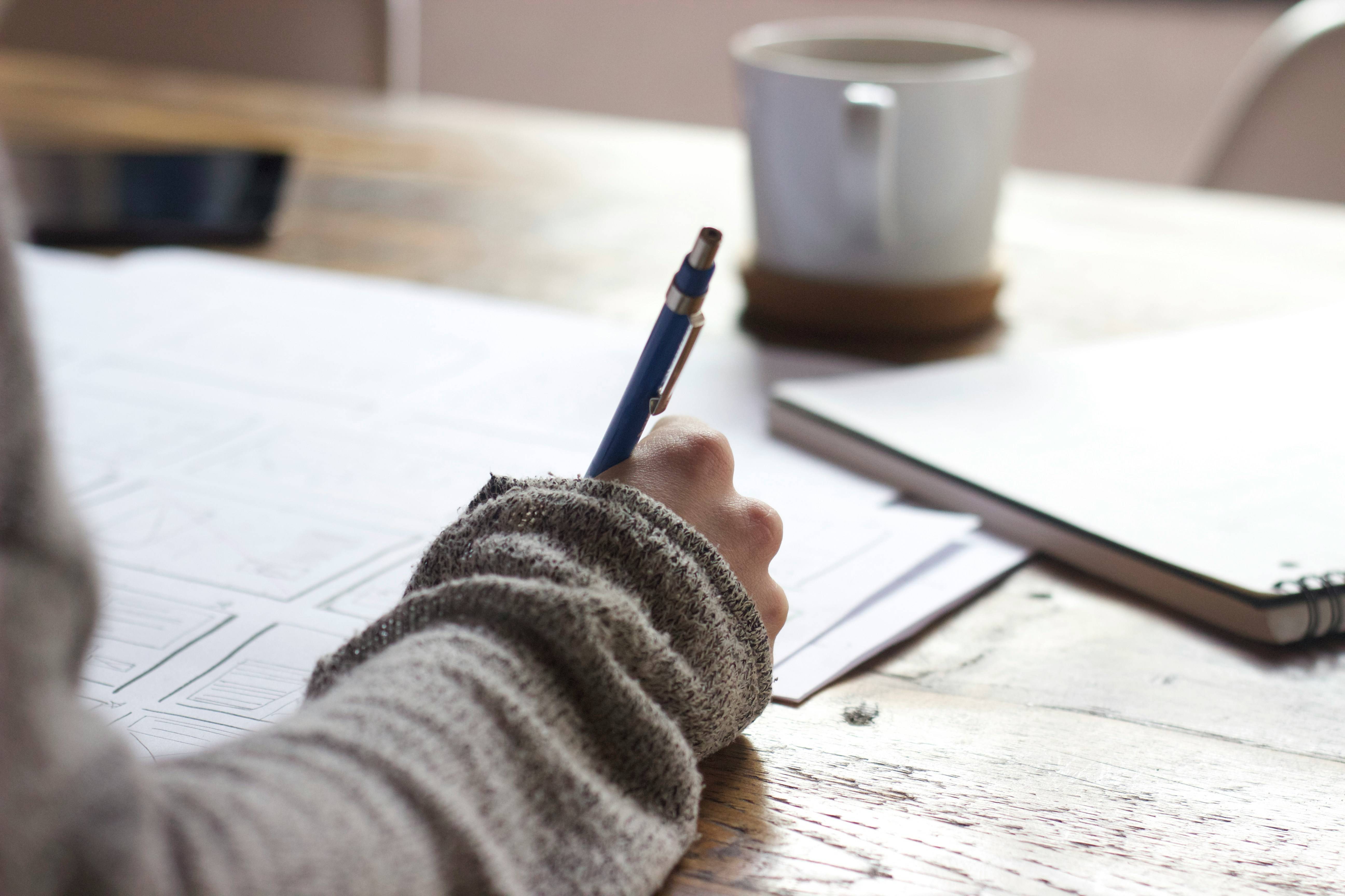 Qualitative vs Quantitative Research: How to Choose the Right Method for Your Study