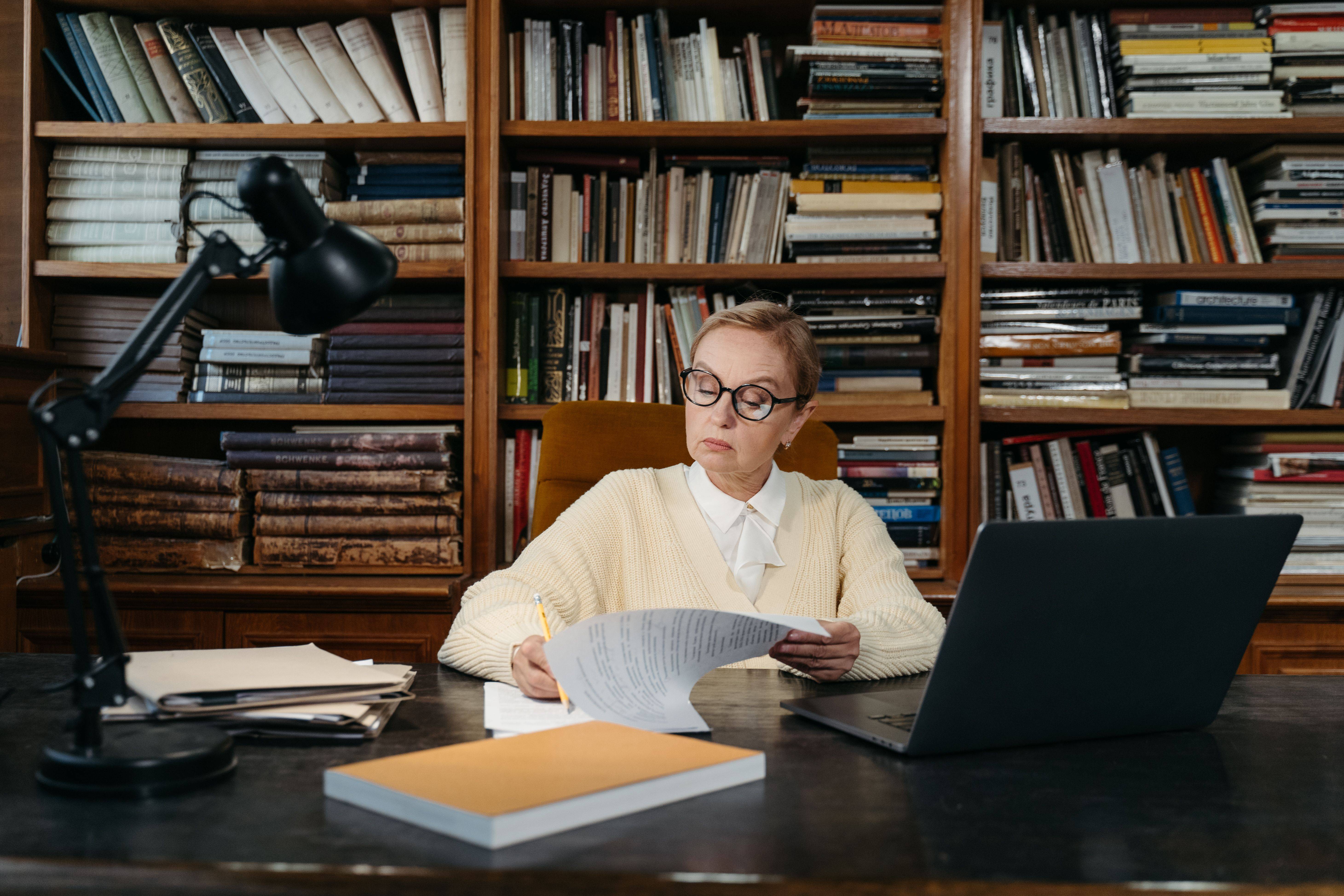 Literature Review Mastery: How to Find, Evaluate, and Synthesise Sources Like a Scholar
