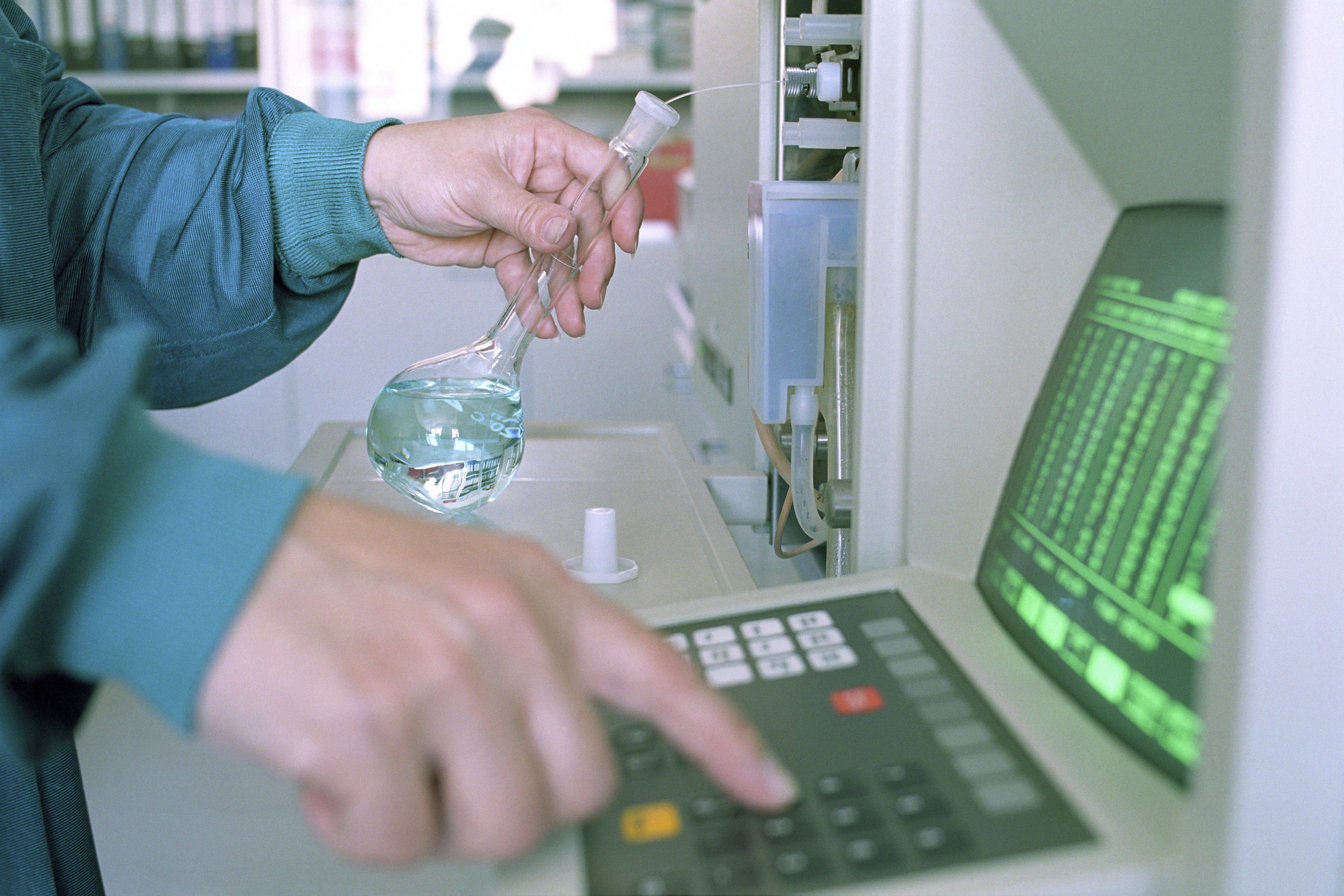 How Laboratory Management Software Can Improve Efficiency and Accuracy in Medical Laboratories